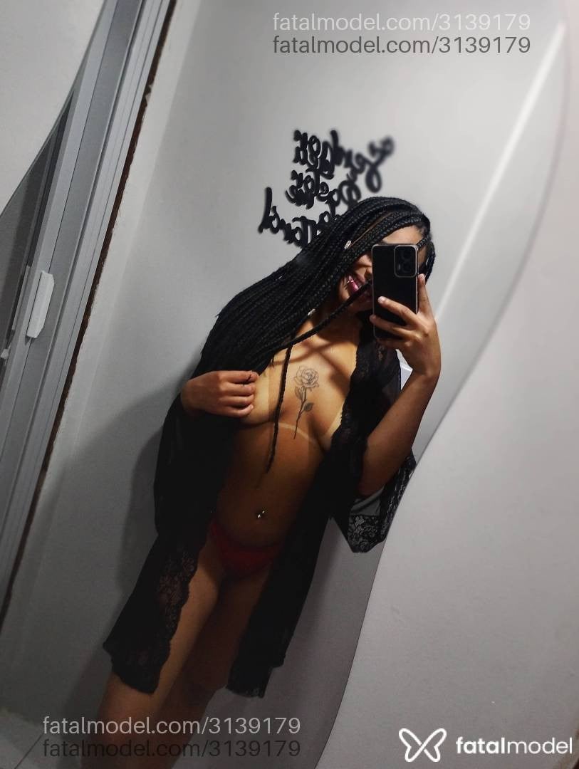 Acompanhante mulher morena (o) de olhos castanhos - Naiomi Sinclair