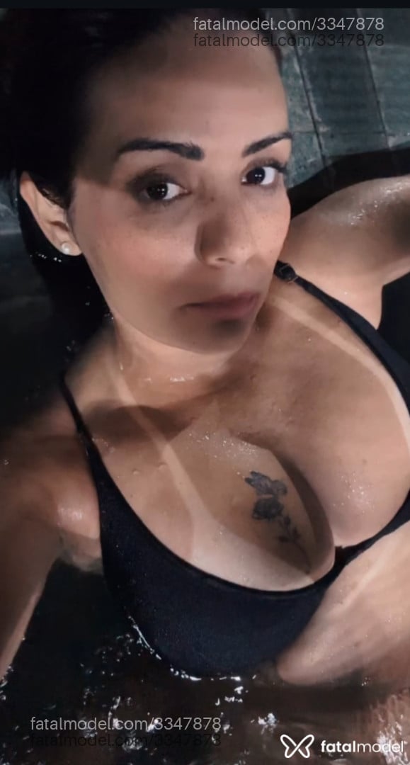 Acompanhante mulher morena (o) de olhos pretos - Sarah Cearense