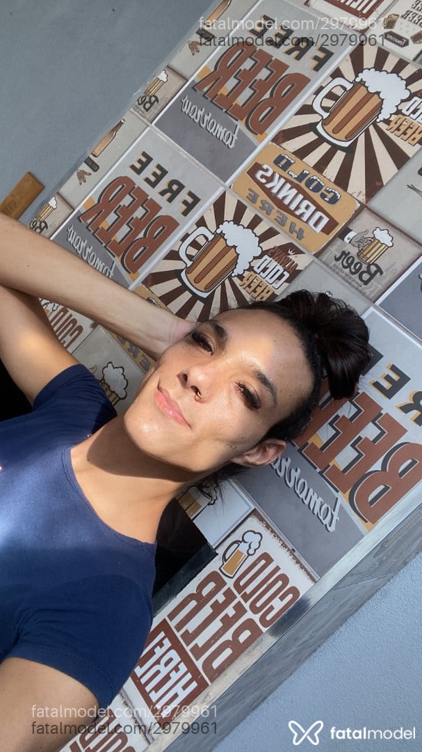 Acompanhante mulher trans morena (o) de olhos castanhos - Natashaputinha