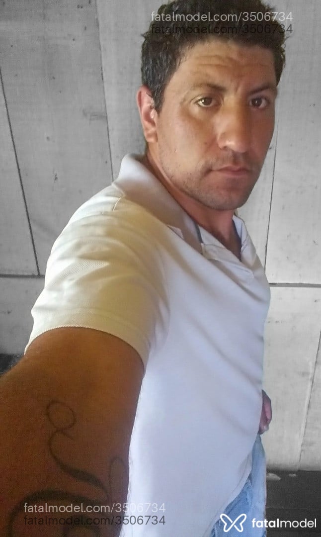 Acompanhante homem com cabelo castanho de olhos castanhos - Pedro