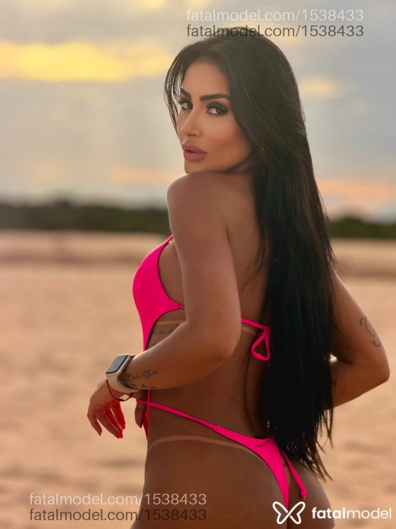 Acompanhante mulher com cabelo castanho de olhos pretos - Isis Bellucci Acompanhante mulher com cabelo castanho de olhos pretos - Isis Bellucci
