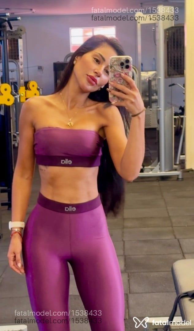 Acompanhante mulher com cabelo castanho de olhos pretos - Isis Bellucci Acompanhante mulher com cabelo castanho de olhos pretos - Isis Bellucci