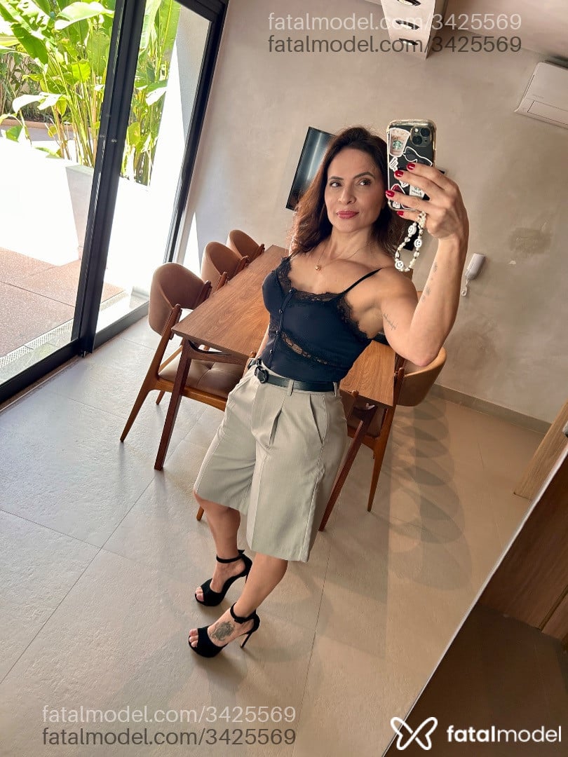 Acompanhante mulher morena (o) de olhos castanhos - Josiane Acompanhante mulher morena (o) de olhos castanhos - Josiane
