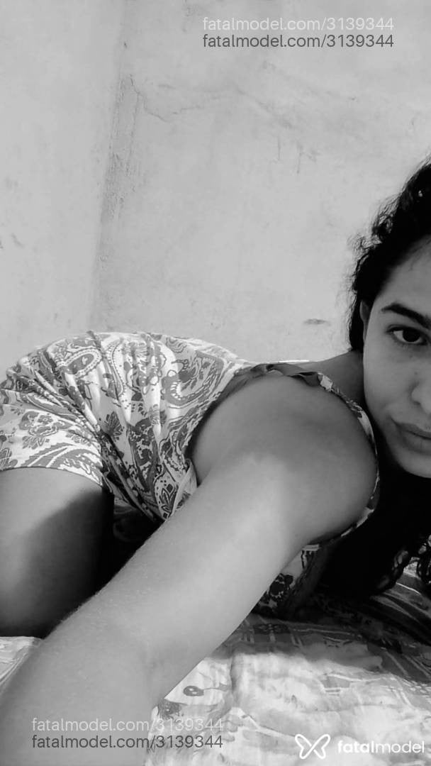 Acompanhante mulher morena (o) de olhos castanhos - Anne Hoth Acompanhante mulher morena (o) de olhos castanhos - Anne Hoth