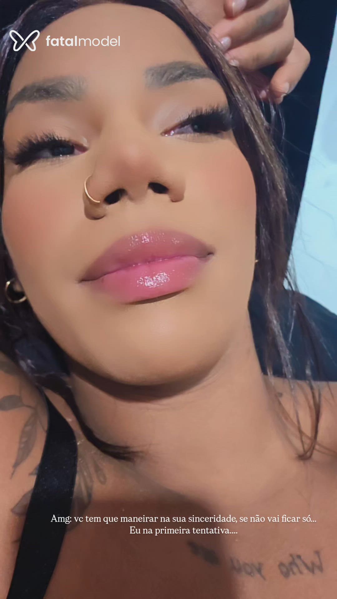 Acompanhante mulher com cabelo castanho de olhos pretos - Pantera Acompanhante mulher com cabelo castanho de olhos pretos - Pantera