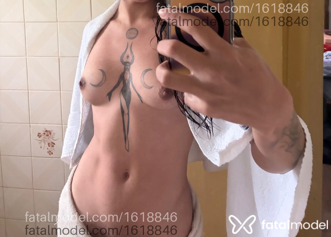 Acompanhante mulher trans com cabelo castanho de olhos castanhos - Thauanee meloni