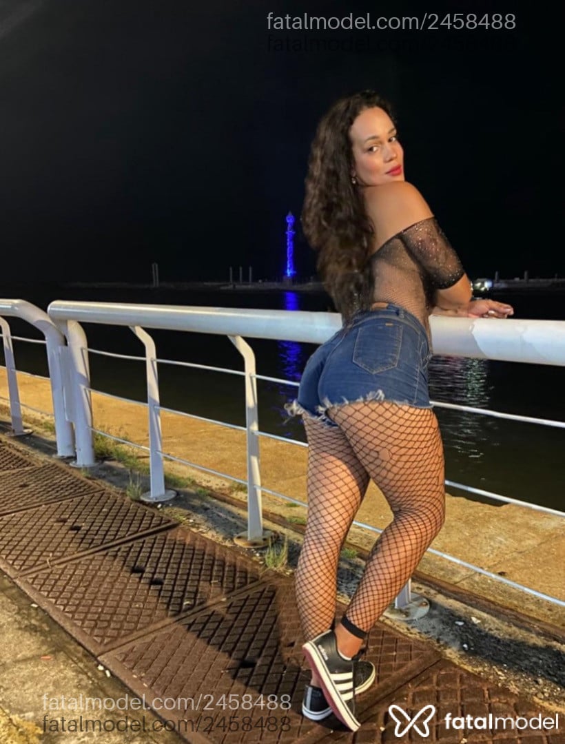 Acompanhante mulher trans morena (o) de olhos castanhos - Angel lee