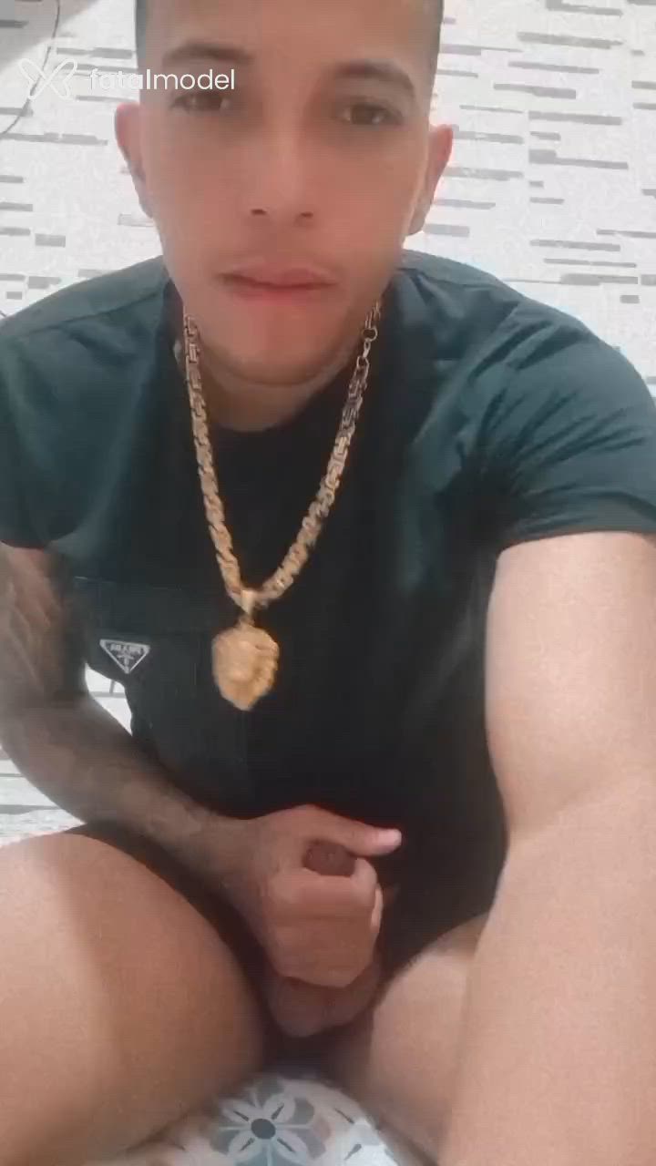 Acompanhante homem com cabelo castanho de olhos castanhos - Diego