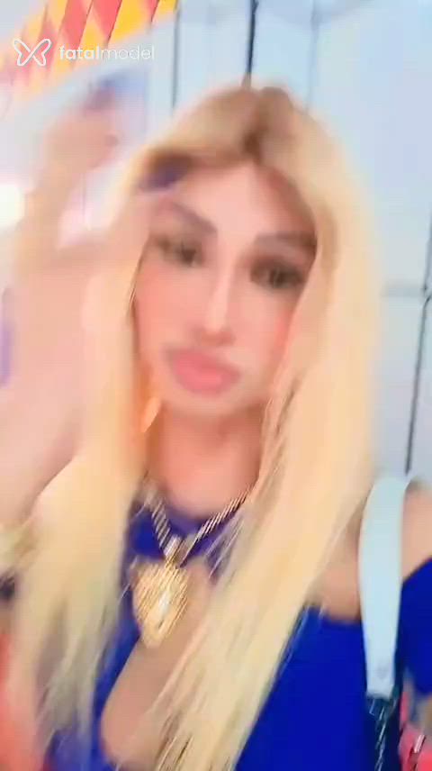 Acompanhante mulher trans loira (o) de olhos castanhos - ANGÉLICA