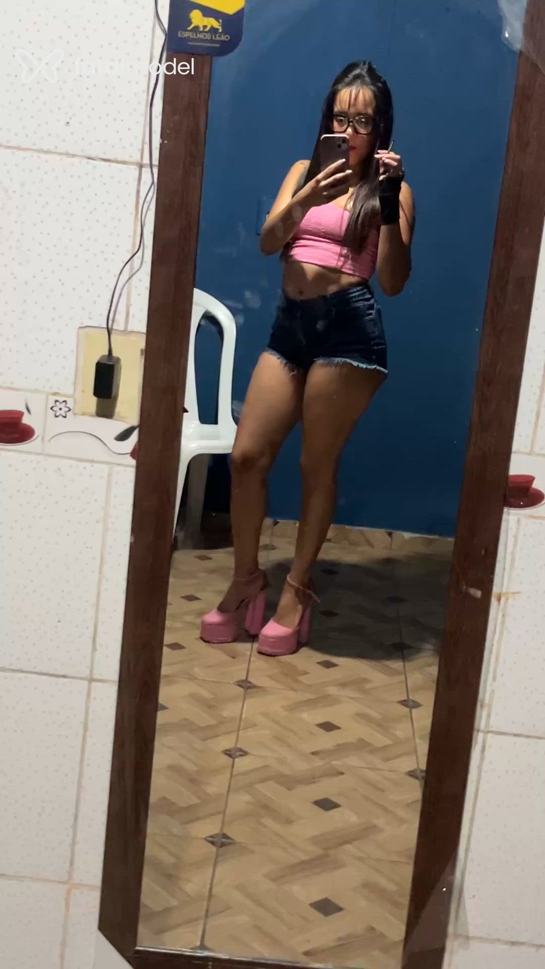 Acompanhante mulher morena (o) de olhos castanhos - Ellena