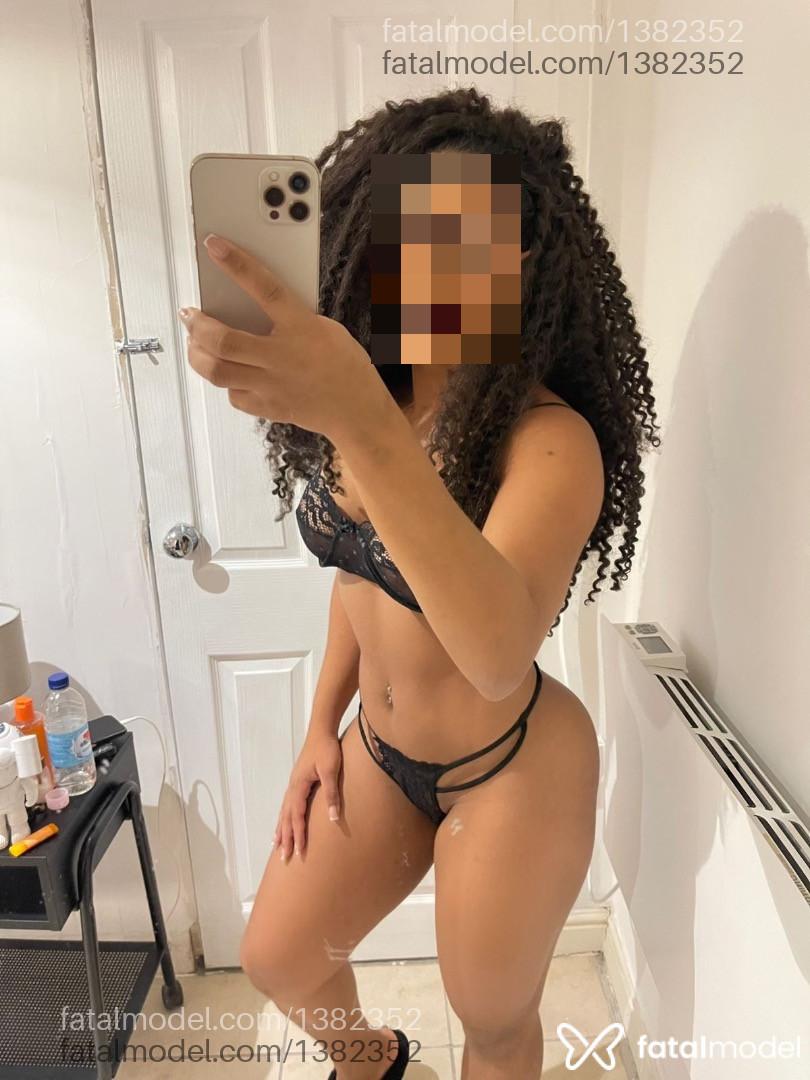 Acompanhante mulher com cabelo castanho de olhos castanhos - Jarmine Brayan