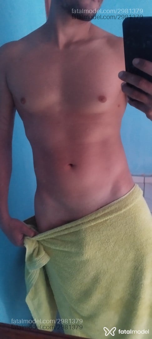 Acompanhante homem com cabelo castanho de olhos mel - Victor
