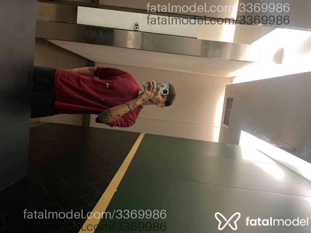 Acompanhante homem com cabelo castanho de olhos pretos - Luísmagrinho Acompanhante homem com cabelo castanho de olhos pretos - Luísmagrinho