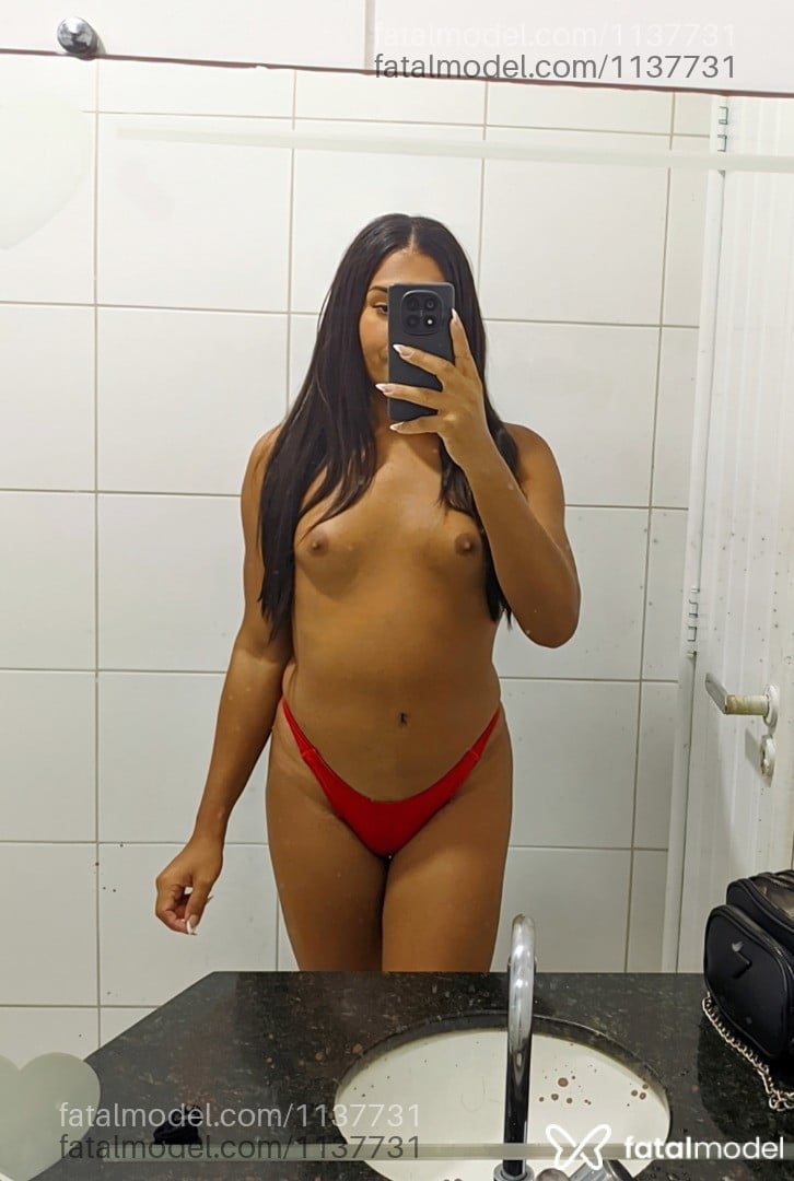 Acompanhante mulher trans com cabelo castanho de olhos castanhos - Laís Morena