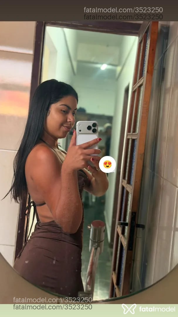 Acompanhante mulher morena (o) de olhos castanhos - Yasmin Acompanhante mulher morena (o) de olhos castanhos - Yasmin