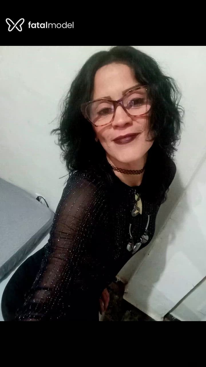 Acompanhante mulher com cabelo castanho de olhos castanhos - Larissa