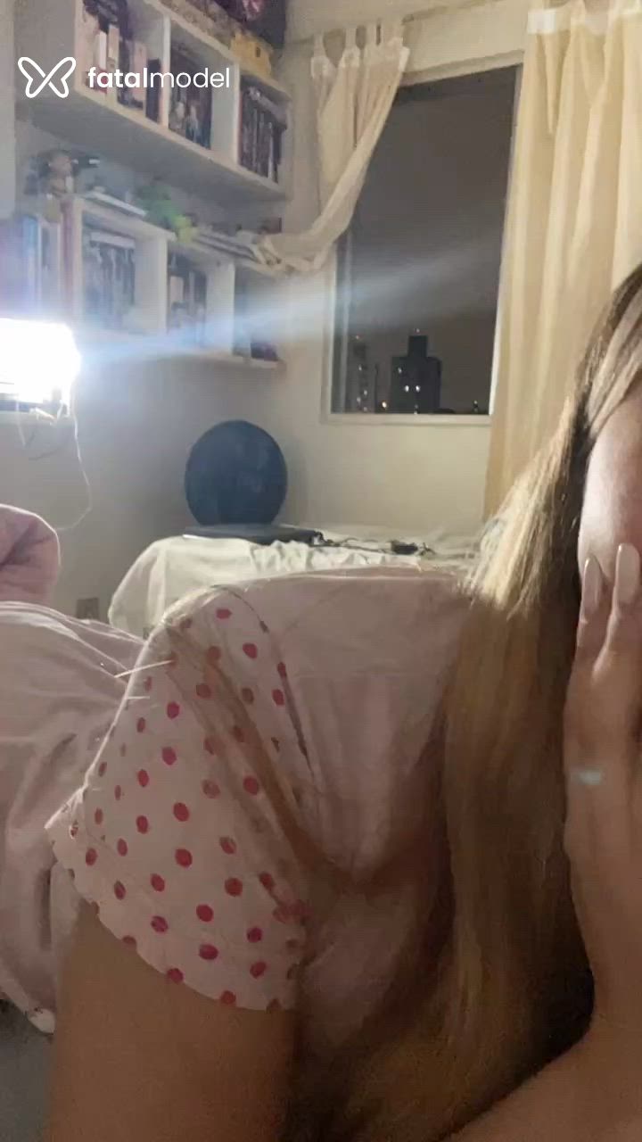 Acompanhante mulher loira (o) de olhos castanhos - Sophia
