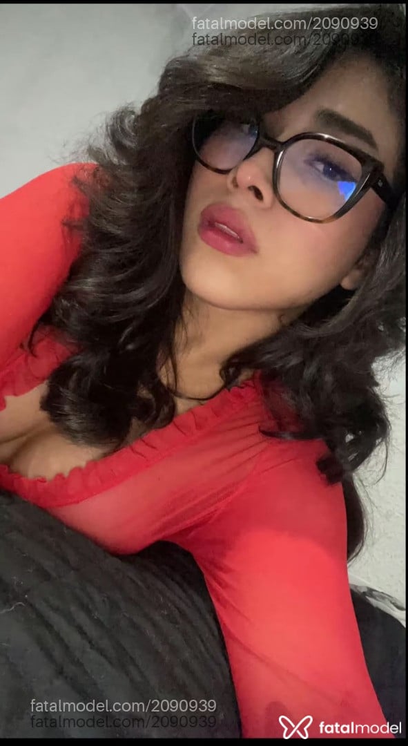 Acompanhante mulher trans morena (o) de olhos castanhos - Evelyn
