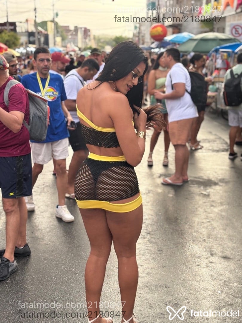 Acompanhante mulher trans morena (o) de olhos pretos - Rayyy Danadinh