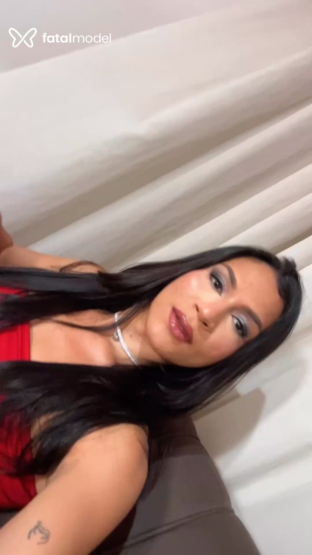 Acompanhante mulher trans morena (o) de olhos pretos - Rayyy Danadinh