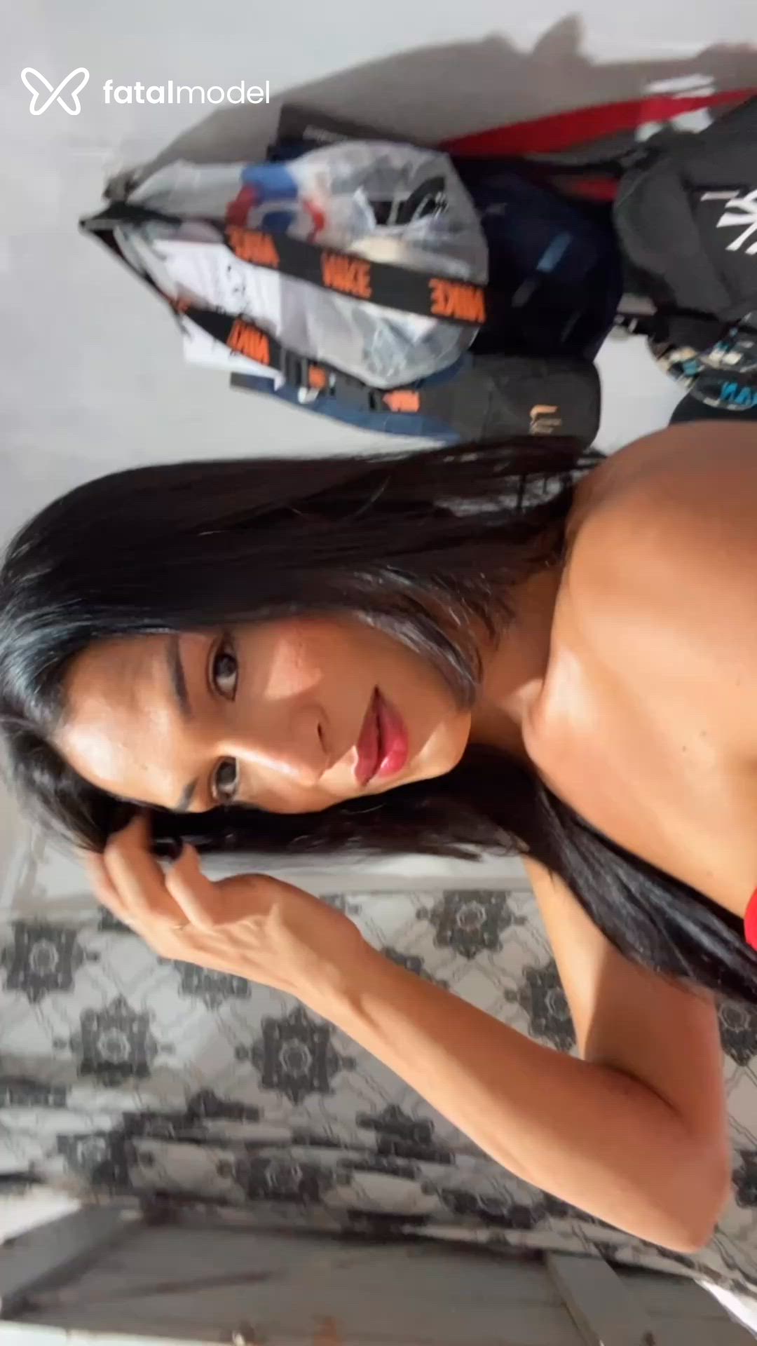 Acompanhante mulher trans morena (o) de olhos pretos - Rayyy Danadinh