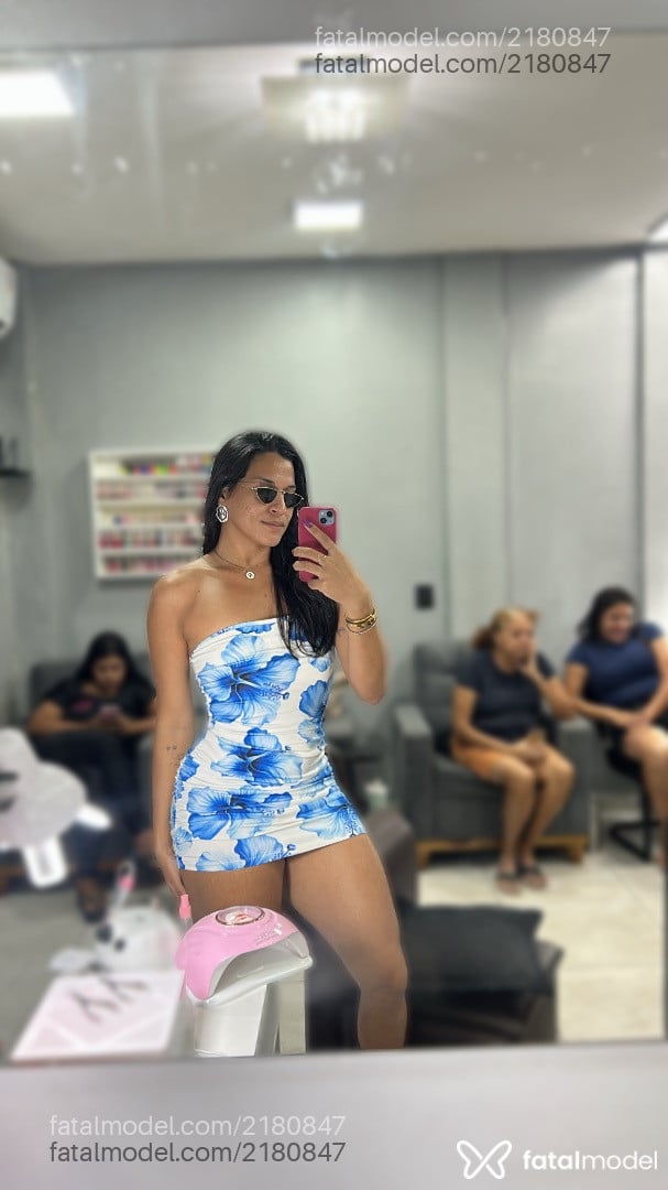 Acompanhante mulher trans morena (o) de olhos pretos - Rayyy Danadinh