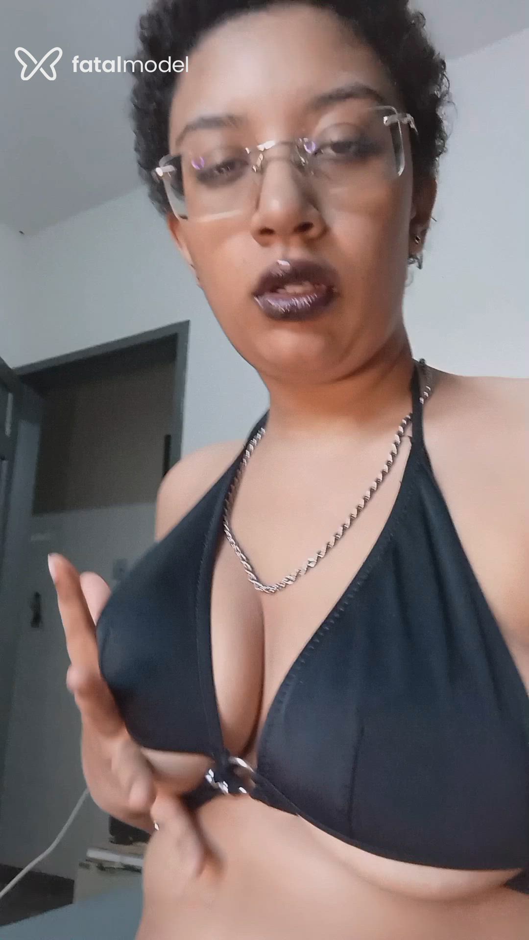 Acompanhante mulher com cabelo castanho de olhos castanhos - Eclipse Nunes