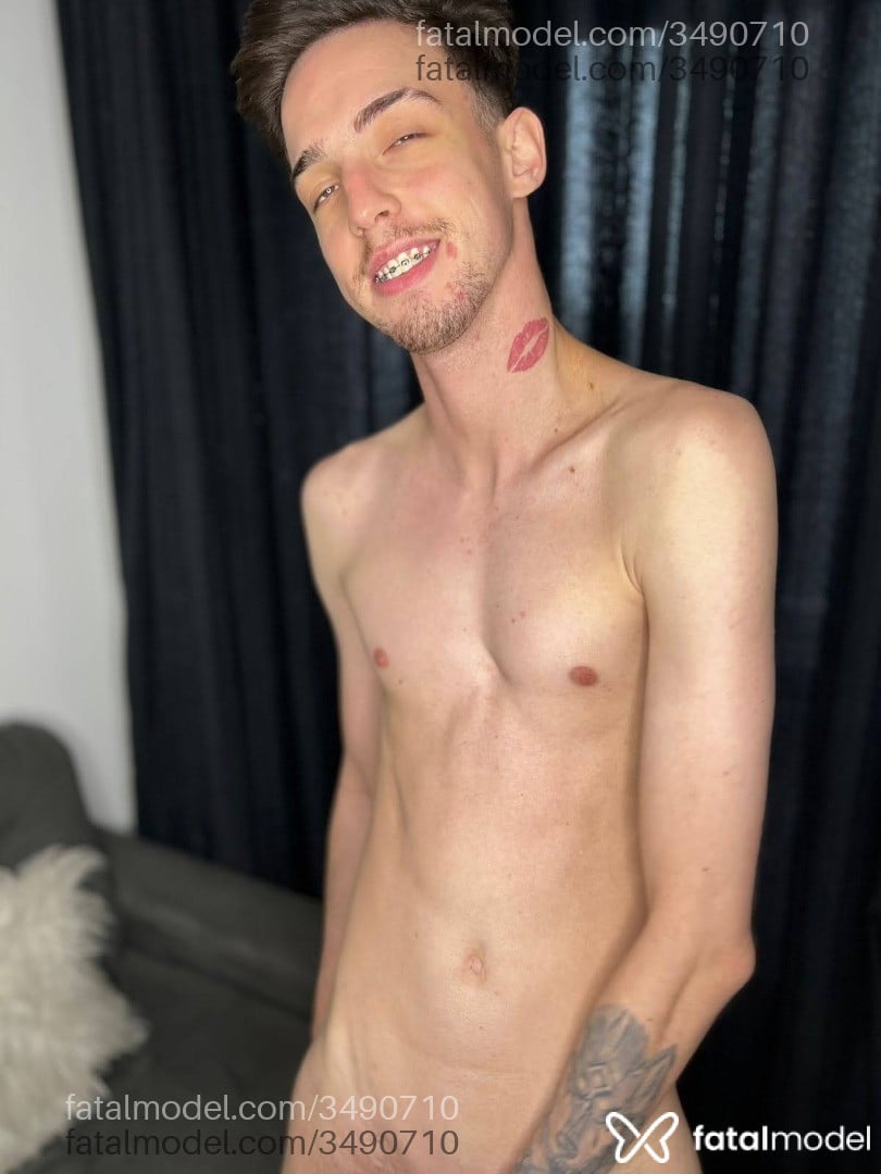Acompanhante homem com cabelo castanho de olhos castanhos - Galego