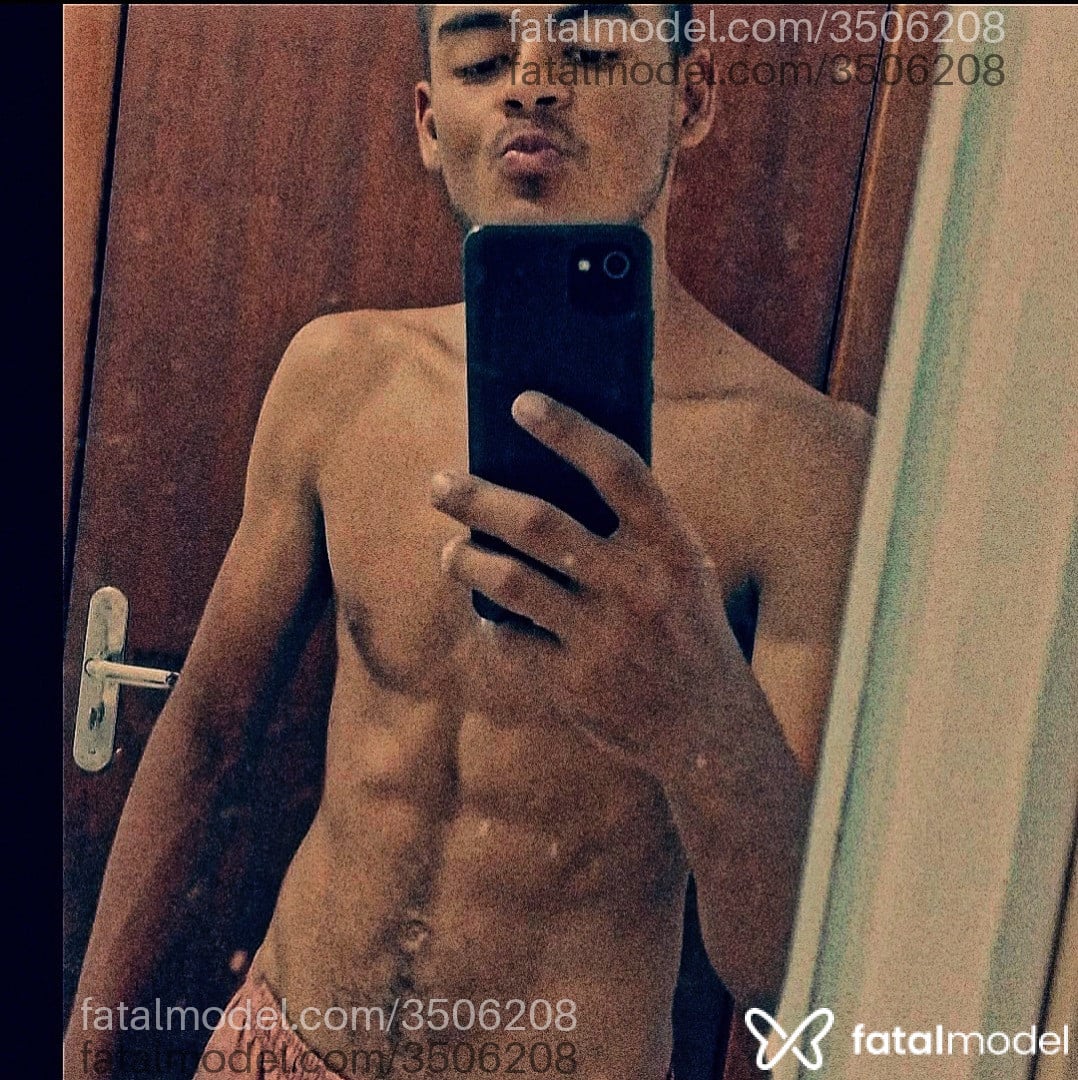 Acompanhante homem morena (o) de olhos castanhos - Freitas