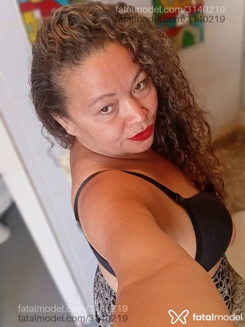 Acompanhante mulher morena (o) de olhos pretos - érica