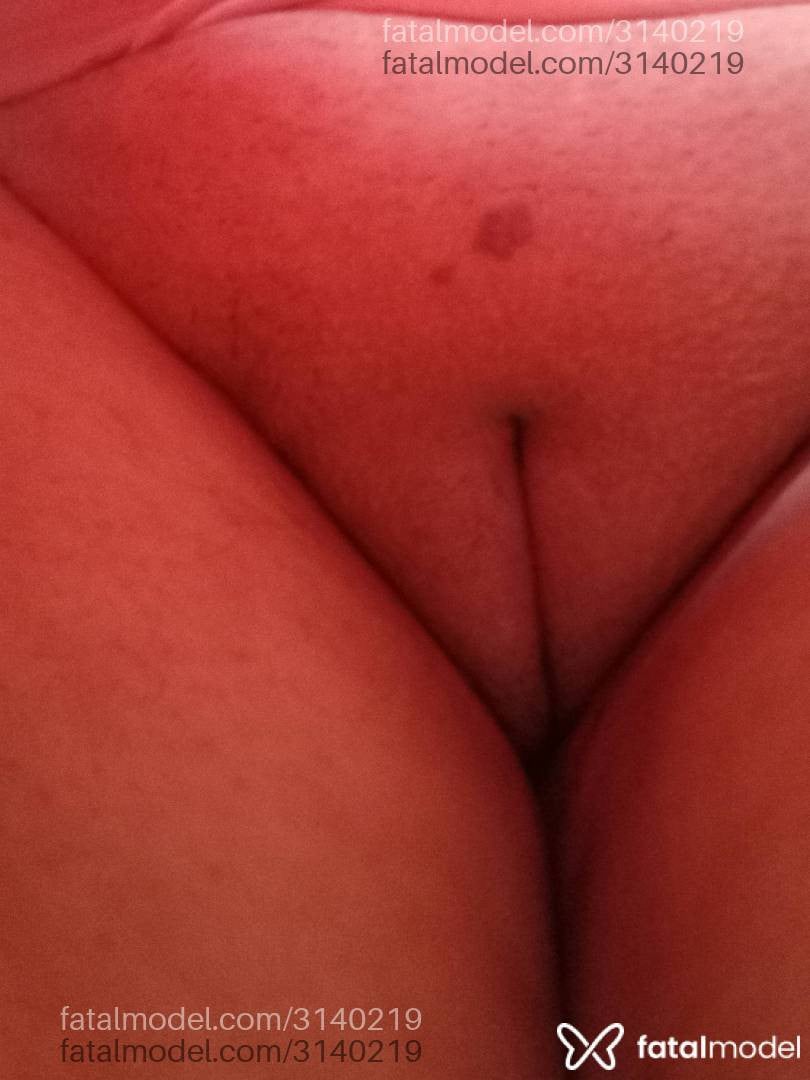 Acompanhante mulher morena (o) de olhos pretos - érica