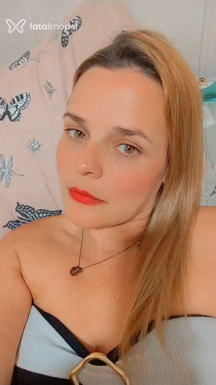 Acompanhante mulher loira (o) de olhos mel - Bruna Becker