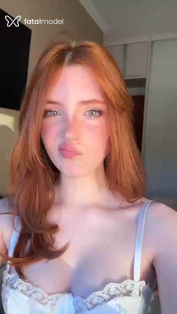 Acompanhante mulher ruiva (o) de olhos verdes - Harumi Acompanhante mulher ruiva (o) de olhos verdes - Harumi
