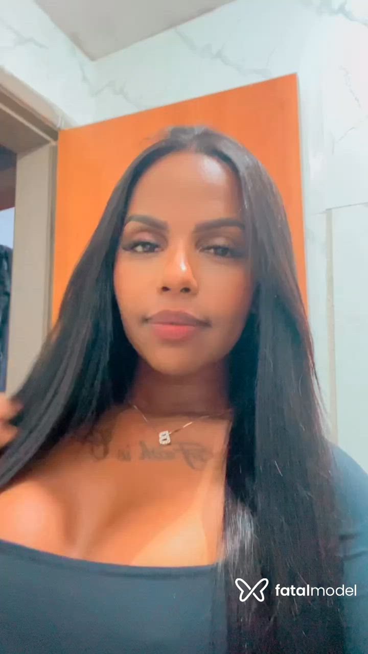 Acompanhante mulher morena (o) de olhos pretos - Alicia