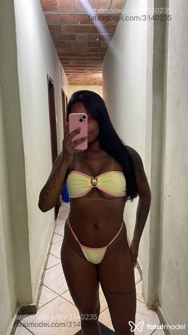 Acompanhante mulher morena (o) de olhos pretos - Alicia