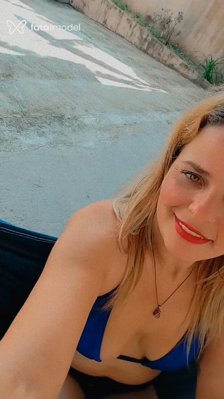 Acompanhante mulher loira (o) de olhos mel - Bruna Becker