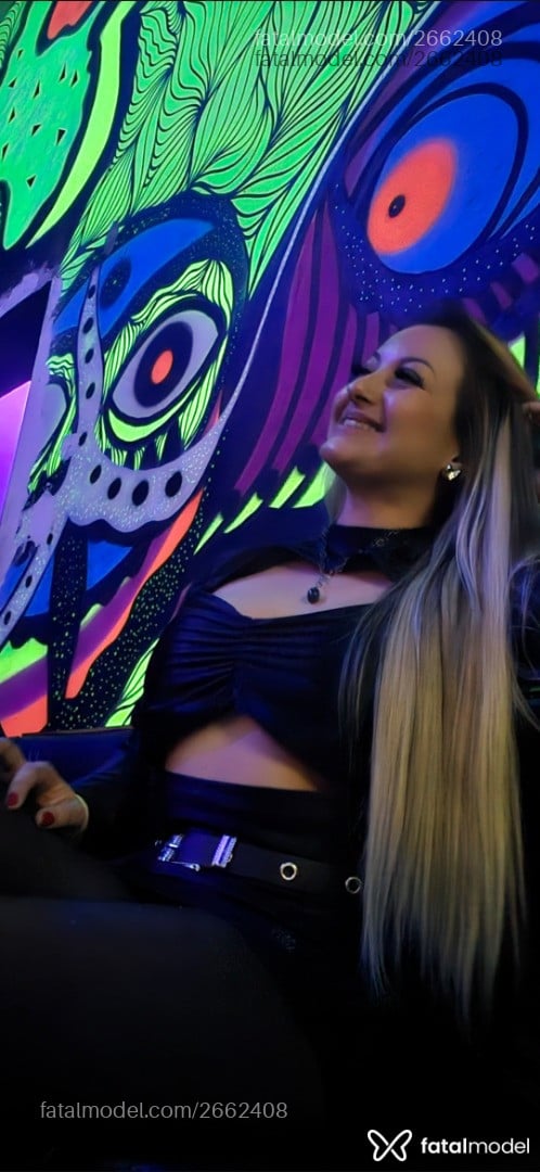 Acompanhante mulher loira (o) de olhos castanhos - Bruna Navarro