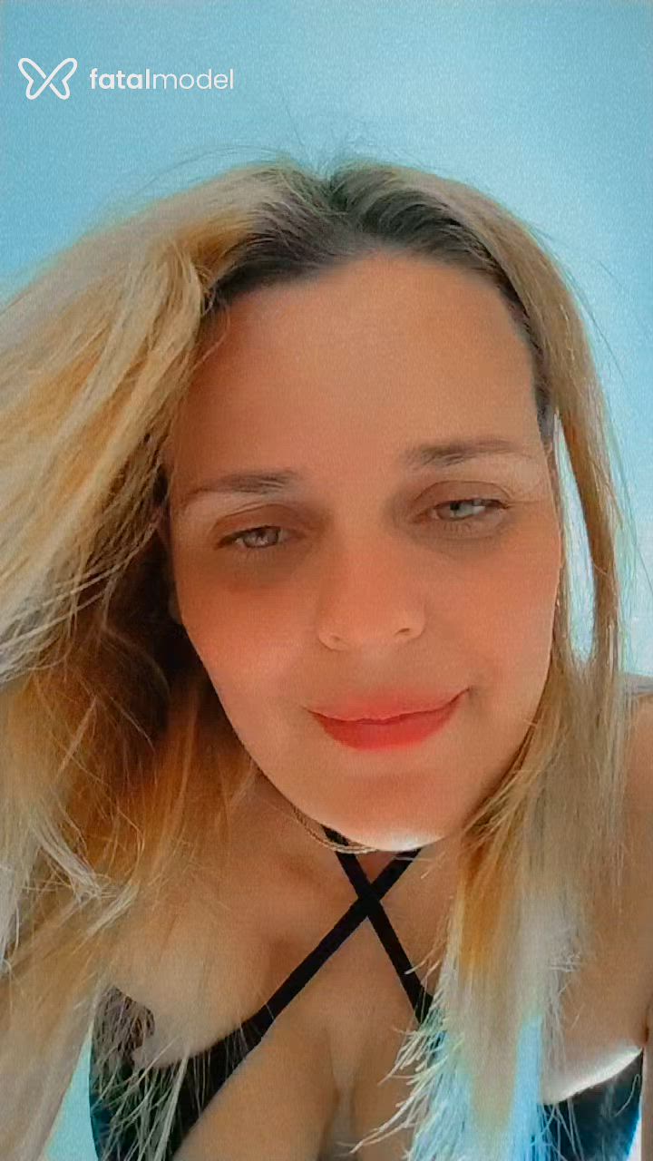 Acompanhante mulher loira (o) de olhos mel - Bruna Becker