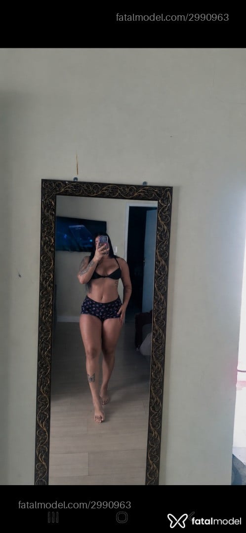 Acompanhante mulher morena (o) de olhos pretos - Alice