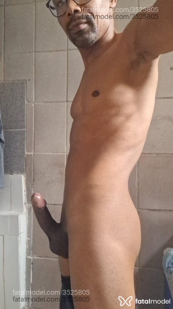 Acompanhante homem com cabelo castanho de olhos castanhos - Andrey