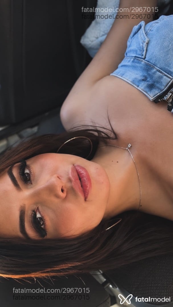 Acompanhante mulher com cabelo castanho de olhos castanhos - Lara