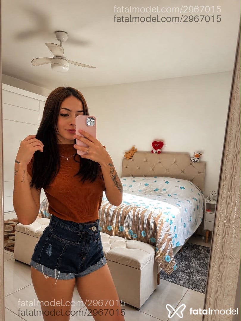 Acompanhante mulher com cabelo castanho de olhos castanhos - Lara