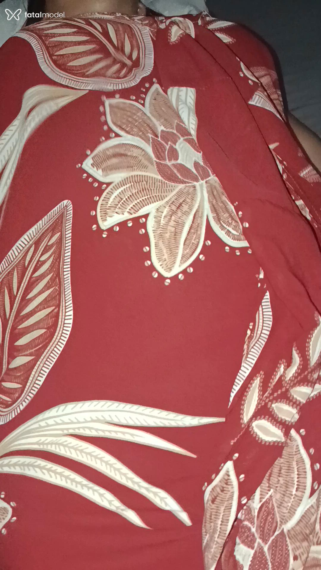 Acompanhante mulher com cabelo castanho de olhos castanhos - Priscila