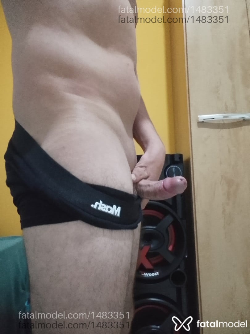 Acompanhante homem com cabelo castanho de olhos castanhos - Tiago