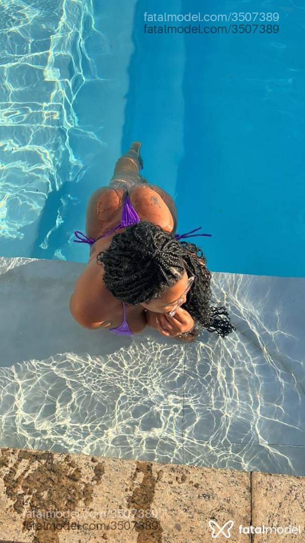 Acompanhante mulher morena (o) de olhos pretos - Yasmin