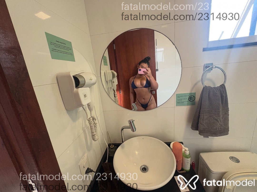 Acompanhante mulher morena (o) de olhos pretos - Beatriz