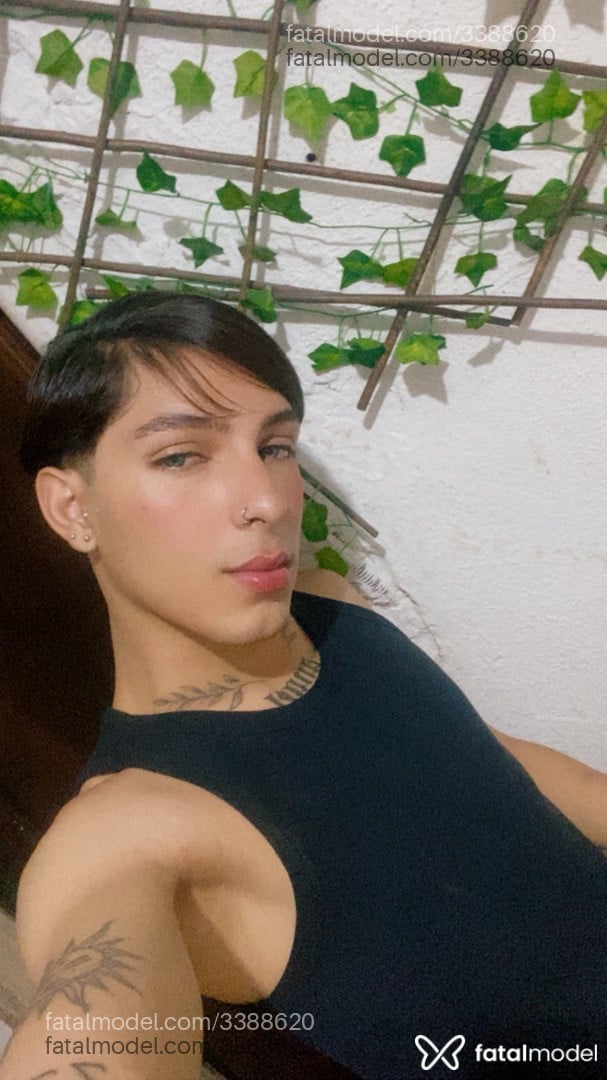 Acompanhante homem com cabelo castanho de olhos azuis - Rubzinhaaa