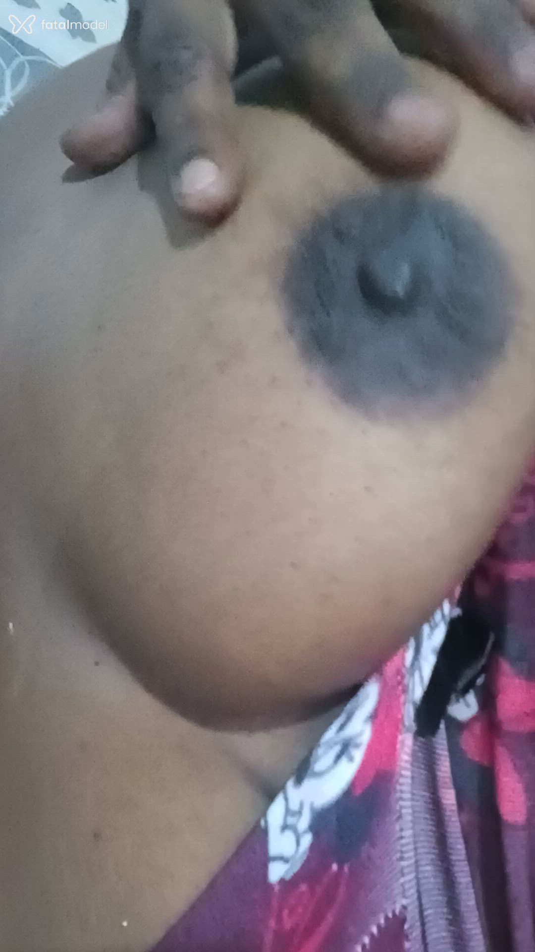 Acompanhante mulher morena (o) de olhos pretos - Visafadinha