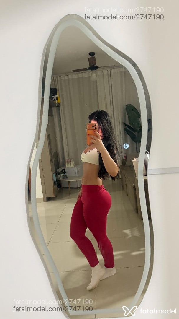 Acompanhante mulher morena (o) de olhos pretos - Melissa Mel