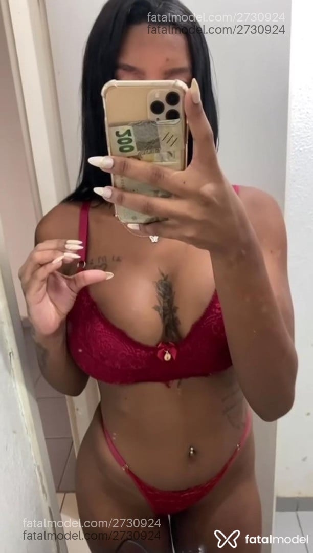 Acompanhante mulher morena (o) de olhos pretos - Sarah Acompanhante mulher morena (o) de olhos pretos - Sarah